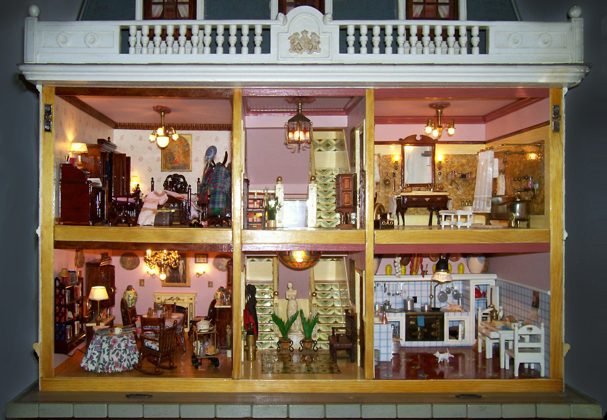 a la izquierda el salón y a la derecha la cocina en la segunda planta